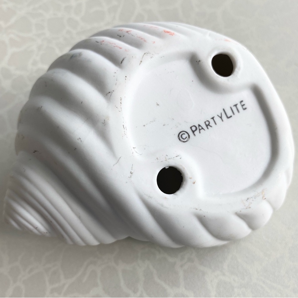 Party lite White Ceramic Shell Tea Light Holder - Picture 3 of 3